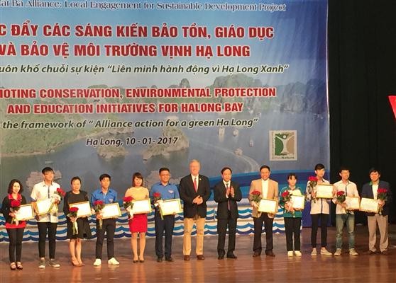 Quang Ninh estimula protección y conservación ambiental en Bahía de Ha Long - ảnh 1