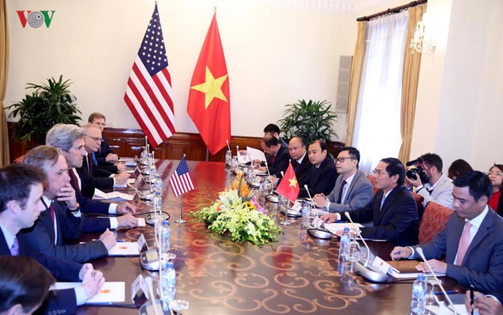 Autoridades vietnamitas se reúnen con John Kerry - ảnh 2