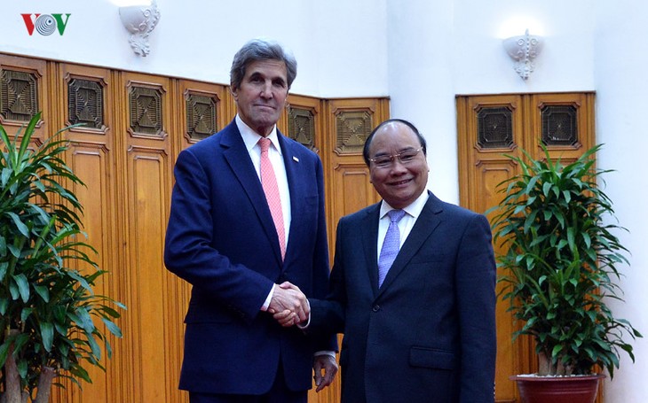 Autoridades vietnamitas se reúnen con John Kerry - ảnh 1