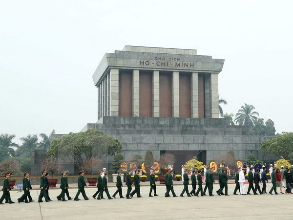 Rinden homenaje a Ho Chi Minh con motivo de aniversario del Partido Comunista de Vietnam - ảnh 1