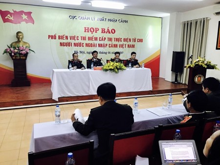Vietnam emprenderá otorgamiento de visado electrónico para extranjeros - ảnh 1