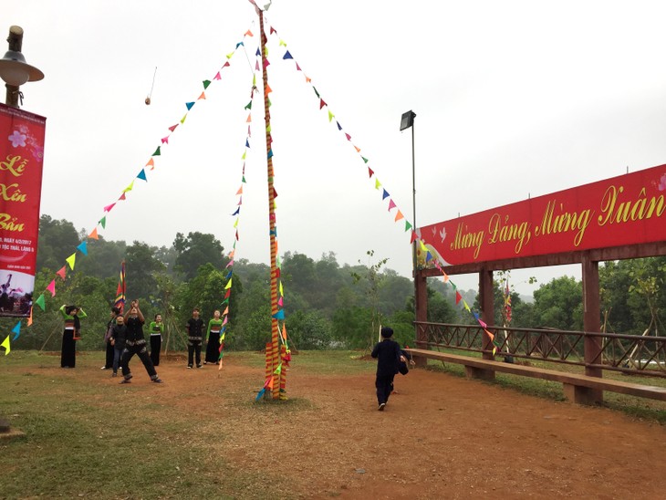 Resaltan valores culturales de comunidades étnicas de Vietnam en festividades primaverales - ảnh 1