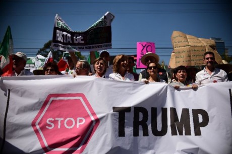Mexicanos protestan contra la construcción del muro de Donald Trump  - ảnh 1
