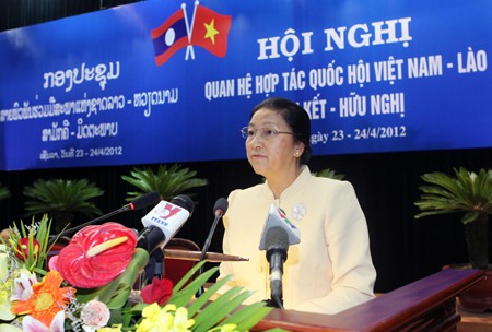 Presidenta del Parlamento laosiano visitará Vietnam  - ảnh 1