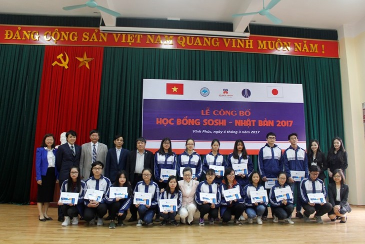 Conceden beca japonesa Soshi 2017 a estudiantes vietnamitas - ảnh 1