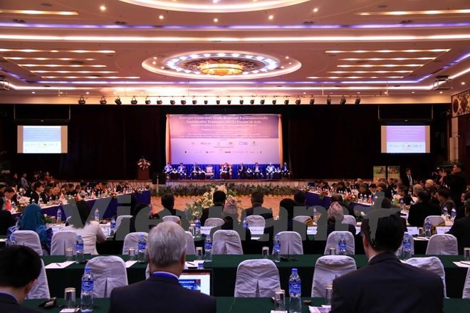 Inauguran en Laos foro regional sobre transporte sostenible - ảnh 1