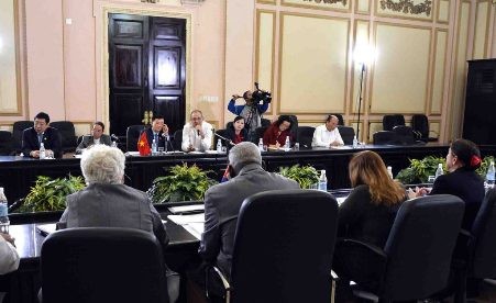 Intercambian experiencias parlamentarios de Cuba y Vietnam - ảnh 1