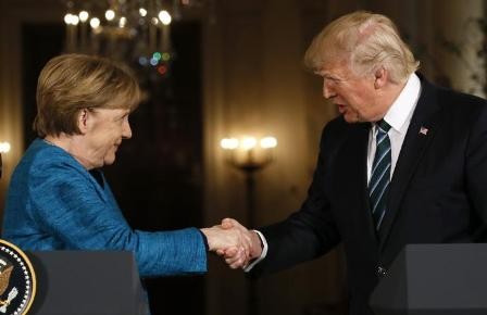 Donald Trump y Angela Merkel se reúnen por primera vez - ảnh 1