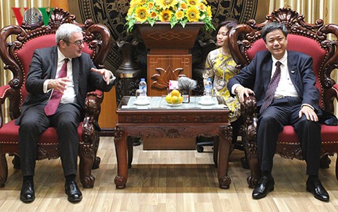 Agencia francesa de noticias AFP fomenta cooperación con la Voz de Vietnam - ảnh 1