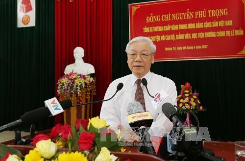 Máximo dirigente político guía desarrollo de provincia centro vietnamita - ảnh 1
