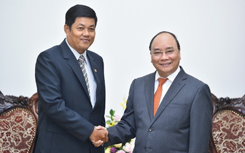 Premier vietnamita recibe a embajadores de Myanmar y Catar - ảnh 1