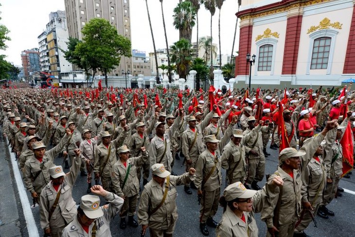 Presidente Nicolás Maduro saca el Ejército a las calles de Venezuela - ảnh 1