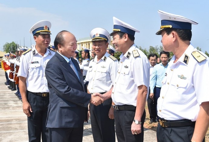 Primer ministro de Vietnam supervisa combatividad de fuerzas navales en región central - ảnh 1