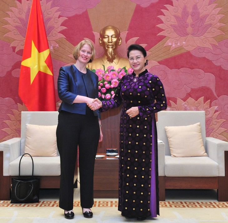 Líder parlamentaria de Vietnam reciben a embajadores de Australia y Nueva Zelanda - ảnh 2