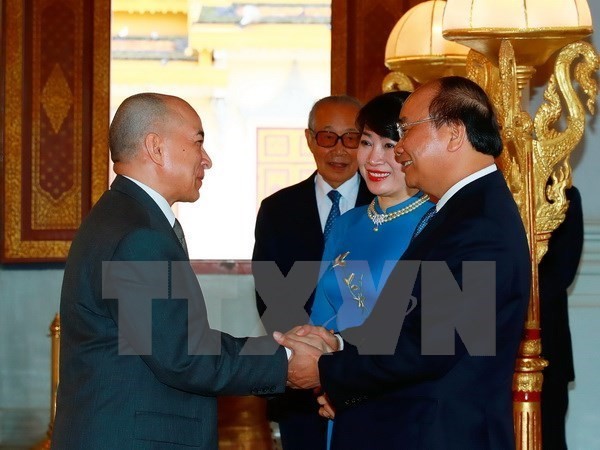 Premier vietnamita se reúne con el rey camboyano - ảnh 1