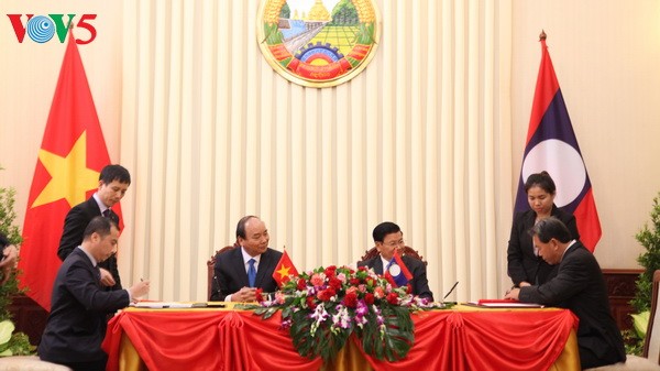Vietnam y Laos emiten Declaración Conjunta encaminada a fortalecer nexos de solidaridad - ảnh 1