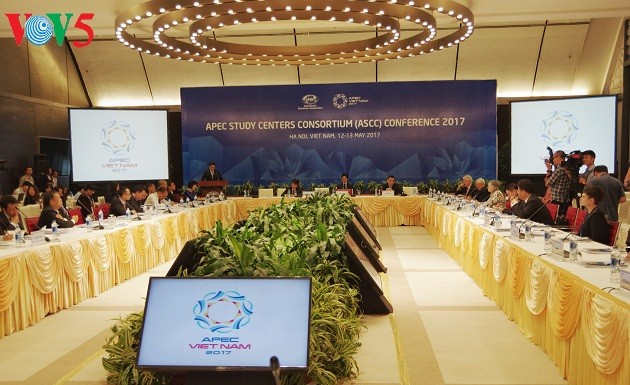 Debaten en Hanoi prioridades para el desarrollo sostenible e inclusivo de APEC - ảnh 1
