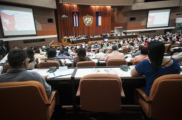 Parlamento cubano analiza textos rectores del futuro desarrollo nacional - ảnh 1