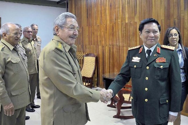 El presidente cubano recibe al ministro de Defensa de Vietnam - ảnh 1