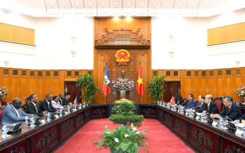 Premier de Vietnam recibe al presidente del Senado de Haití - ảnh 2