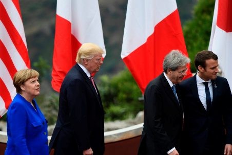 Donald Trump dialoga con líderes de Alemania e Italia sobre temas candentes  - ảnh 1