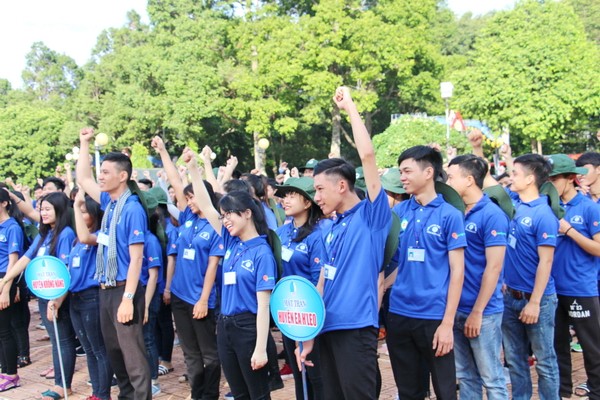 Jóvenes vietnamitas y su respuesta entusiasta a los trabajos voluntarios  - ảnh 3