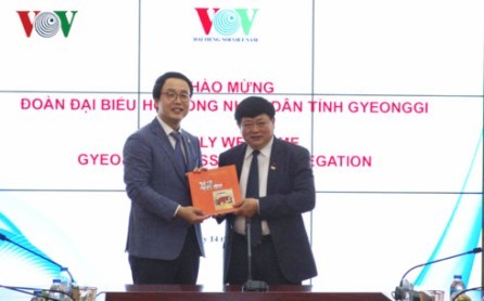 Promueven la colaboración entre la Voz de Vietnam y la provincia surcoreana de Gyeonggi - ảnh 1