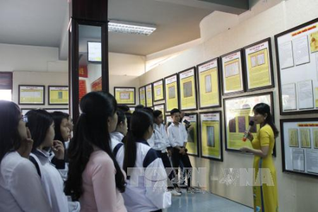 Exhiben en Kon Tum pruebas de la soberanía vietnamita sobre los archipiélagos Hoang Sa y Truong Sa  - ảnh 1