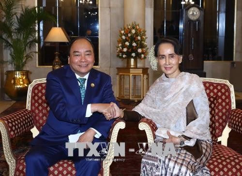  Primer ministro Nguyen Xuan Phuc se reúne con líderes extranjeros en la Cumbre Asean-India - ảnh 1