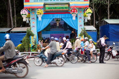 Comunidad religiosa en Tay Ninh celebra una de las dos fiestas más importantes del Caodaismo - ảnh 1