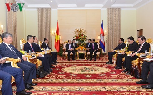 Líderes de Vietnam y Camboya dialogan sobre relaciones bilaterales - ảnh 1