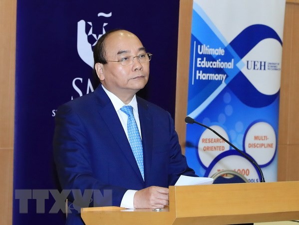 Premier vietnamita insta a una mayor inversión de empresas multinacionales de Singapur  - ảnh 1