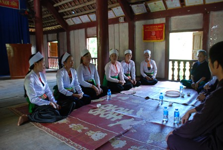 Canto hablado, una actividad cultural-espiritual singular de los Muong - ảnh 1