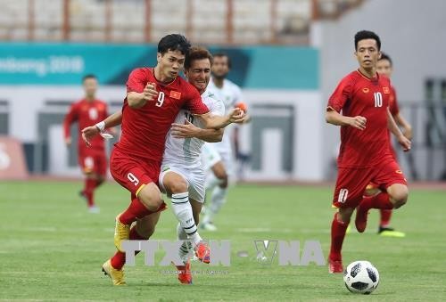 La selección de fútbol de Vietnam obtiene su primera victoria en los Juegos Asiáticos 2018 - ảnh 1