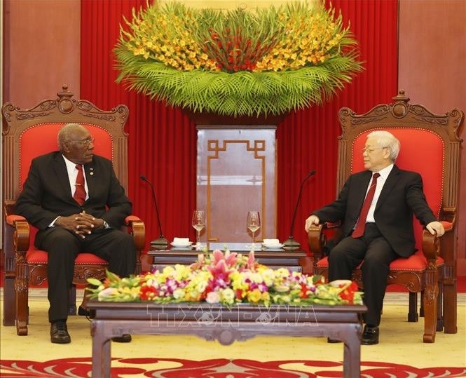 Dirigentes vietnamitas y cubanos reiteran importancia de robustecer relaciones bilaterales  - ảnh 1