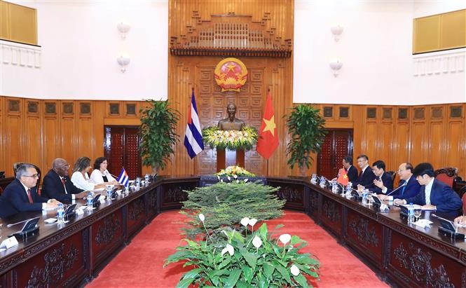 Dirigentes vietnamitas reciben al primer vicepresidente de Cuba  - ảnh 2