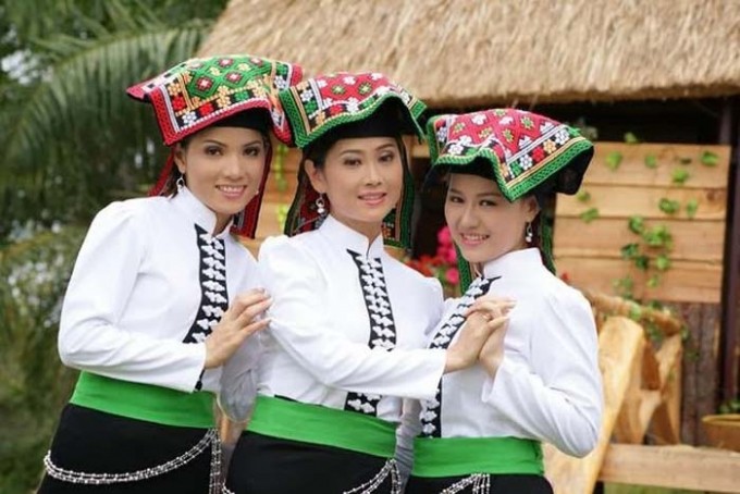 La variada belleza de los trajes típicos de las minorías étnicas  - ảnh 1