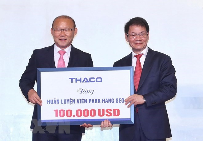 Entrenador Park Hang-seo dona 100 mil dólares al desarrollo del fútbol en Vietnam - ảnh 1