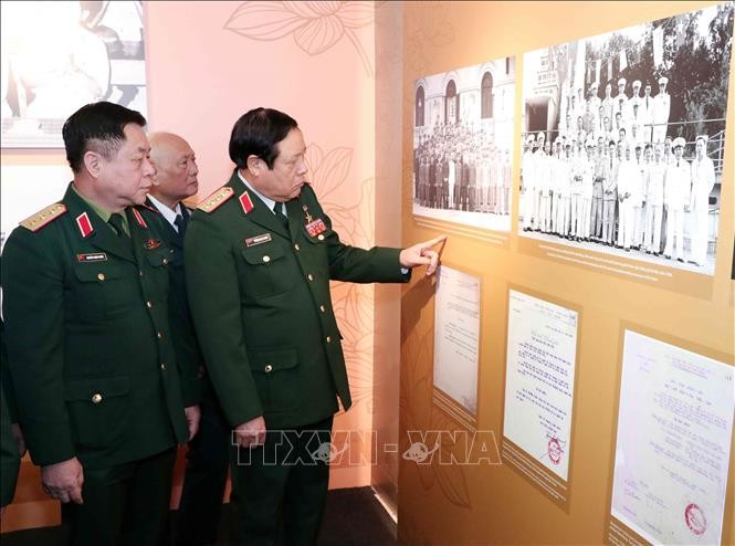 Exposición sobre generales del ejército vietnamita capta atención del público - ảnh 1
