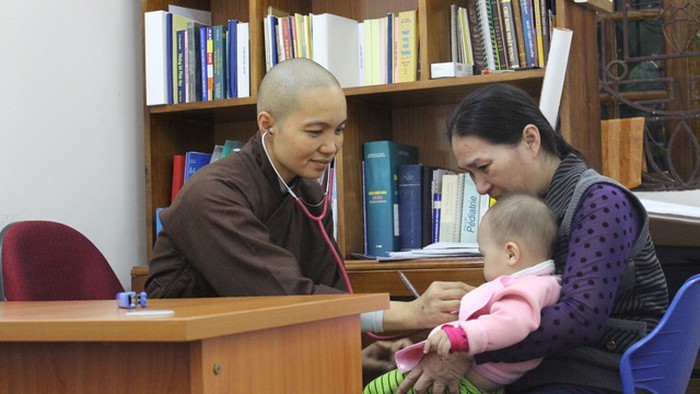 Destacan aportes de las religiones de Vietnam en la atención de la salud pública - ảnh 1