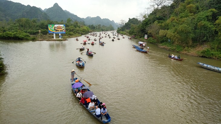 Inician festividades tradicionales en varias localidades vietnamitas - ảnh 1
