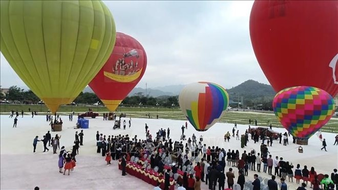 Inauguran segundo Festival Internacional de Globos Aerostáticos en Moc Chau - ảnh 1