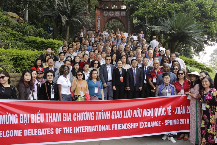 Phu Tho recibe a delegados internacionales en recorrido amistoso por zona patrimonial - ảnh 1