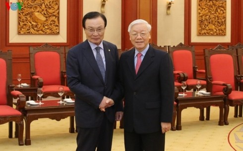 Presidente vietnamita se reúne con político surcoreano - ảnh 1