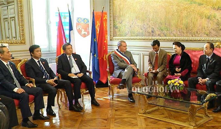 Presidenta de la Asamblea Nacional de Vietnam se reúne con el alcalde de Toulouse - ảnh 1