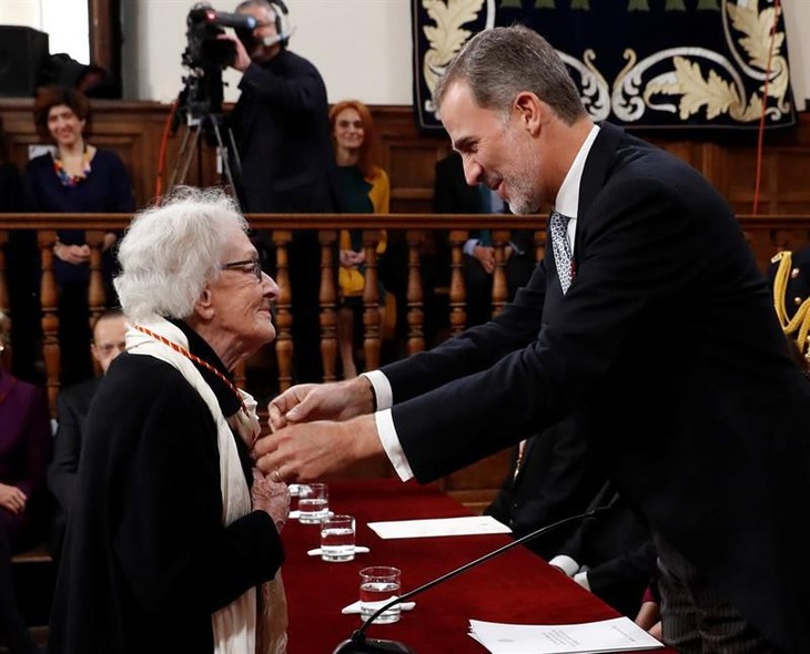 Entregan Premio Cervantes a una poeta uruguaya - ảnh 1