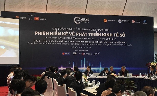 Celebran seminarios temáticos en Foro de Economía Privada de Vietnam 2019 - ảnh 1