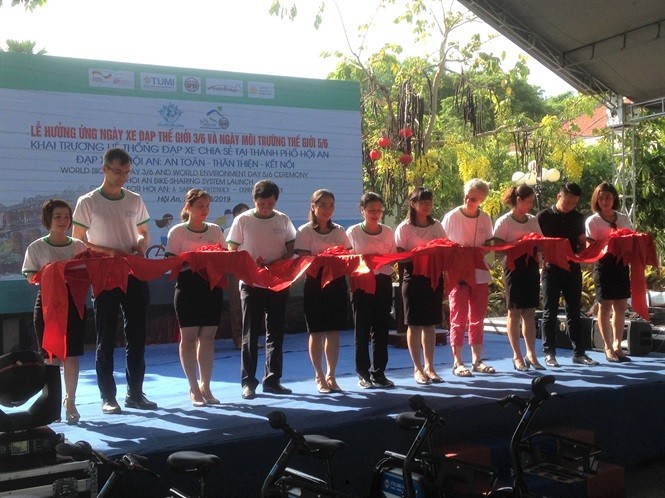 Vietnam celebra Días Mundiales de la Bicicleta y del Medio Ambiente - ảnh 1