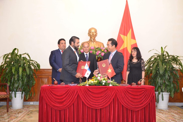 Vietnam y Panamá firman acuerdo sobre exención de visas - ảnh 1