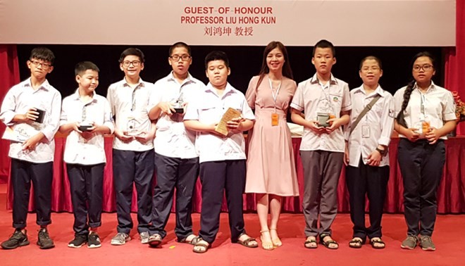 Estudiantes vietnamitas ganan cinco medallas de oro en Olimpiada Matemática de Asia-Pacífico - ảnh 1
